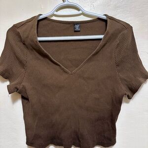 SHEIN Earthy dark green Ribbed V-Neck Tee